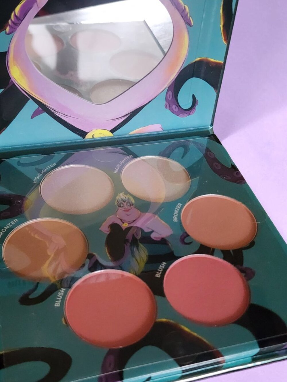 Disney Villains Ursula Complexion Palette – Bronzer, Highlighter & Blush (New) - Picture 5 of 5